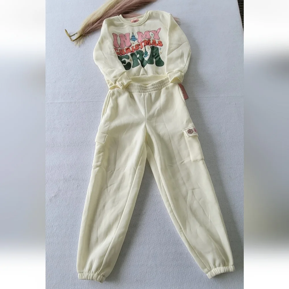 Lucky You In MyChristmas Era Off-White HolidaySweatsuit – Girls Size M (10)-L(12